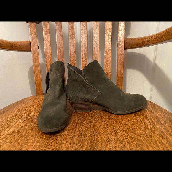 Heeled ankle boots - Picture 2 of 9